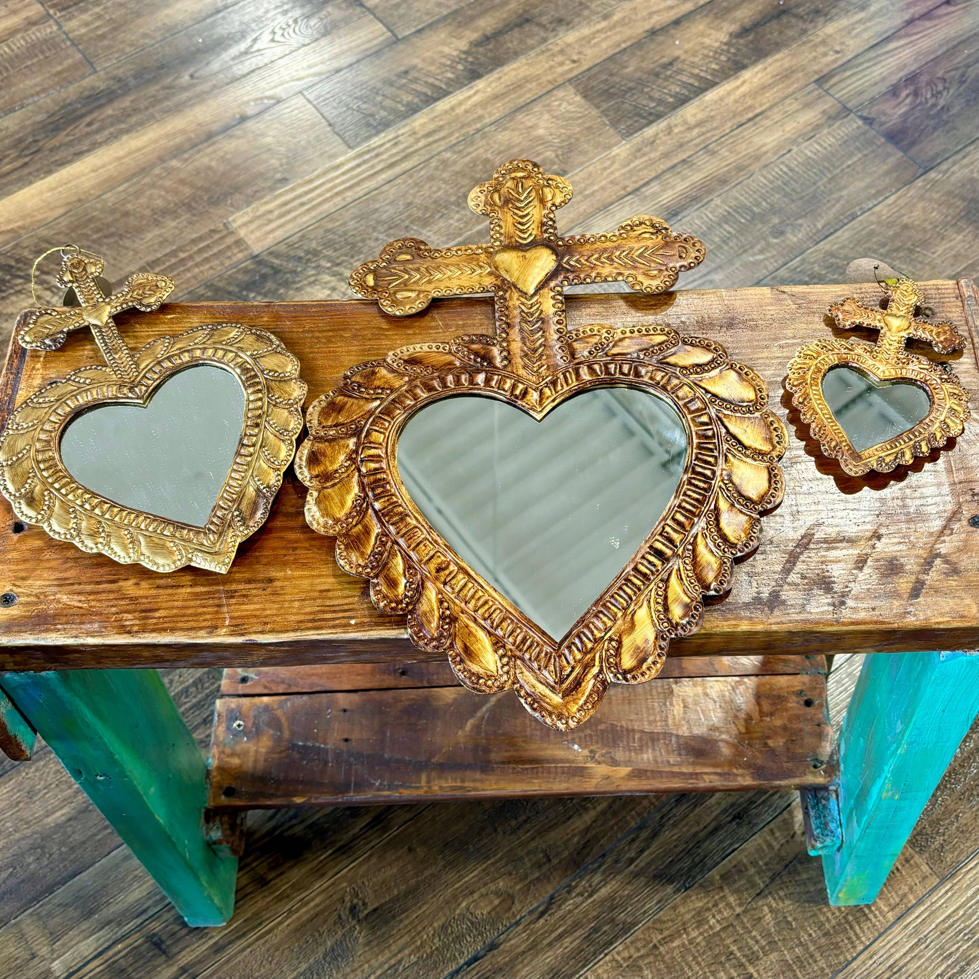 Love and Honor Jesus LLC - Vendita all'ingrosso Specchi da parete - Specchio Sacro Cuore con croce in latta1