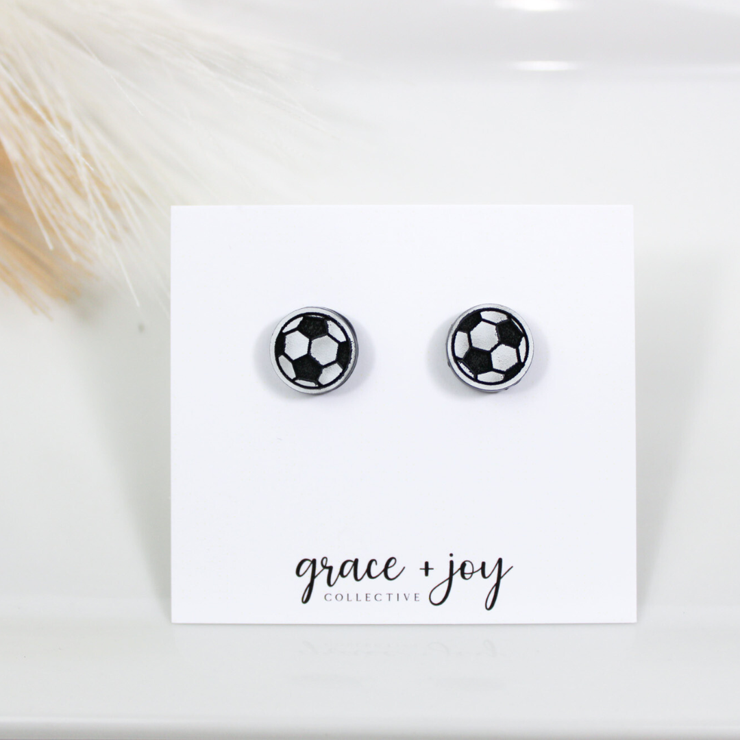 Grace + Joy Collective - Venta al por mayor Pendientes de botón/aretes de poste - Pendiente de Balón de Fútbol, Pendientes de Acrílico0