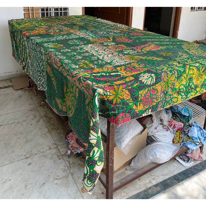 Bhawana Handicrafts - Wholesale Quilt - Suzani dekbed met geborduurde bloemen, vintage wandkleed