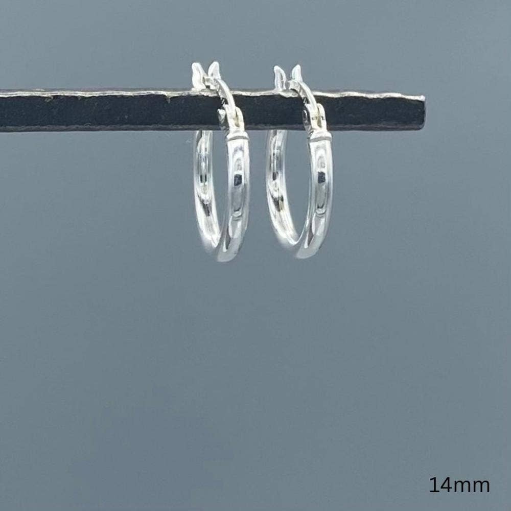 Something Silver - Vendita all'ingrosso Orecchini a cerchio - Orecchini a cerchio con chiusura francese in argento sterling da 2 mm2