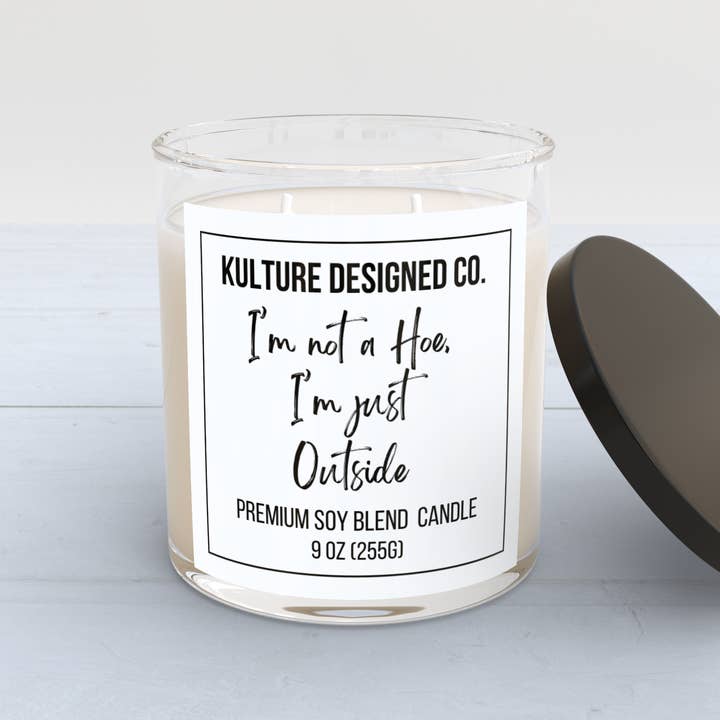 Ich bin keine Schlampe, ich bin nur draußen | 9 oz Kerze für den Großhandel von Kulture Designed Co.
