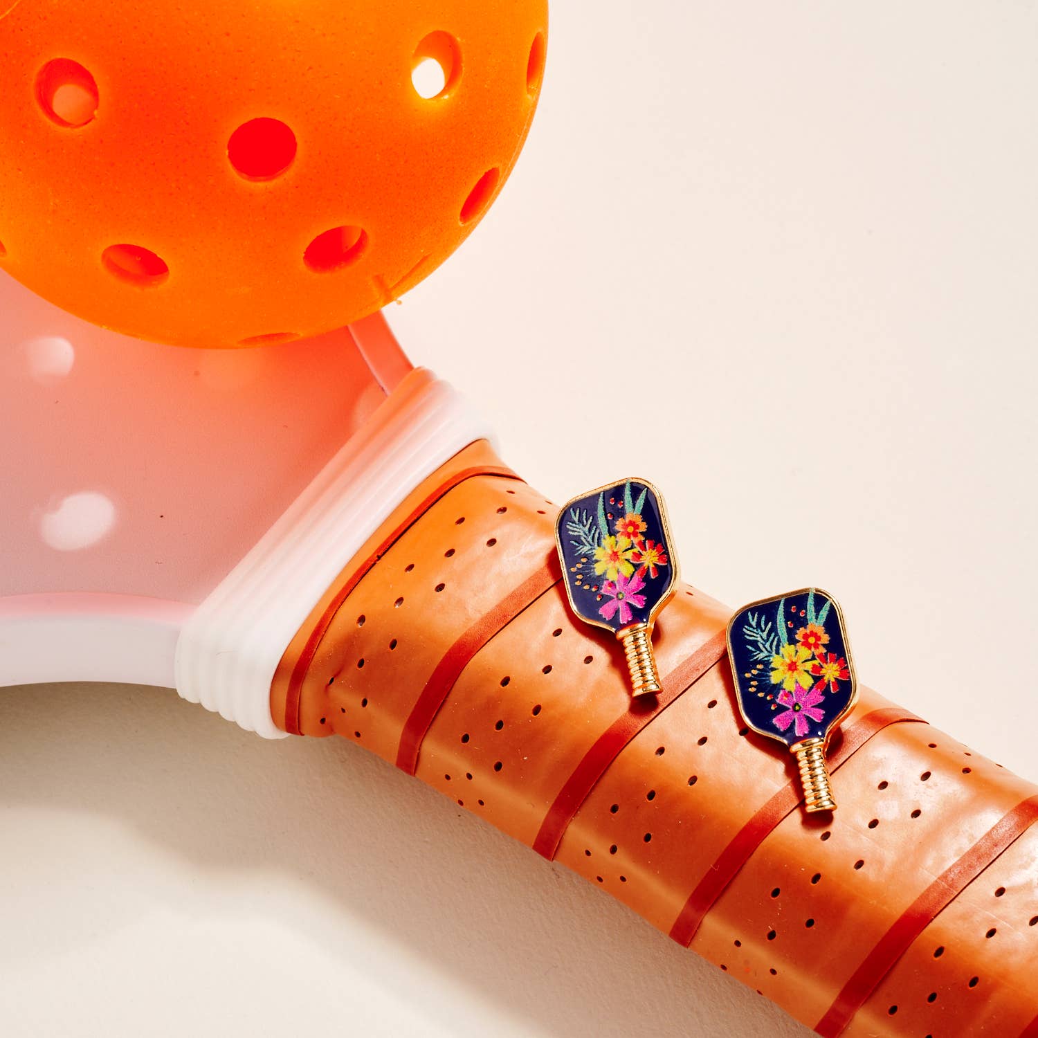 Designature New York – wholesale Solitärörhängen – 1 tums pickleballracket emaljmönster örhängen3