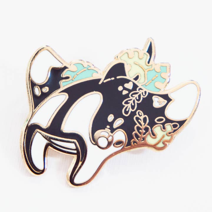 Épinglette en émail dur Tropical Ocean Manta Ray pour la vente par Evy Benita