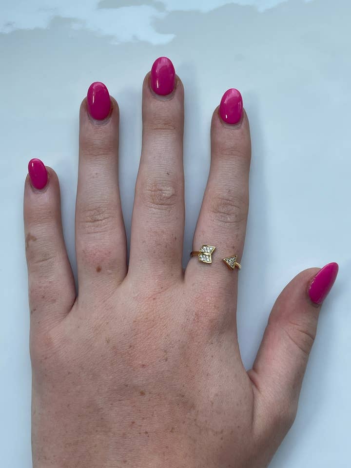 Diamanten ring met pijl voor wholesale door Kristina Cole Designs