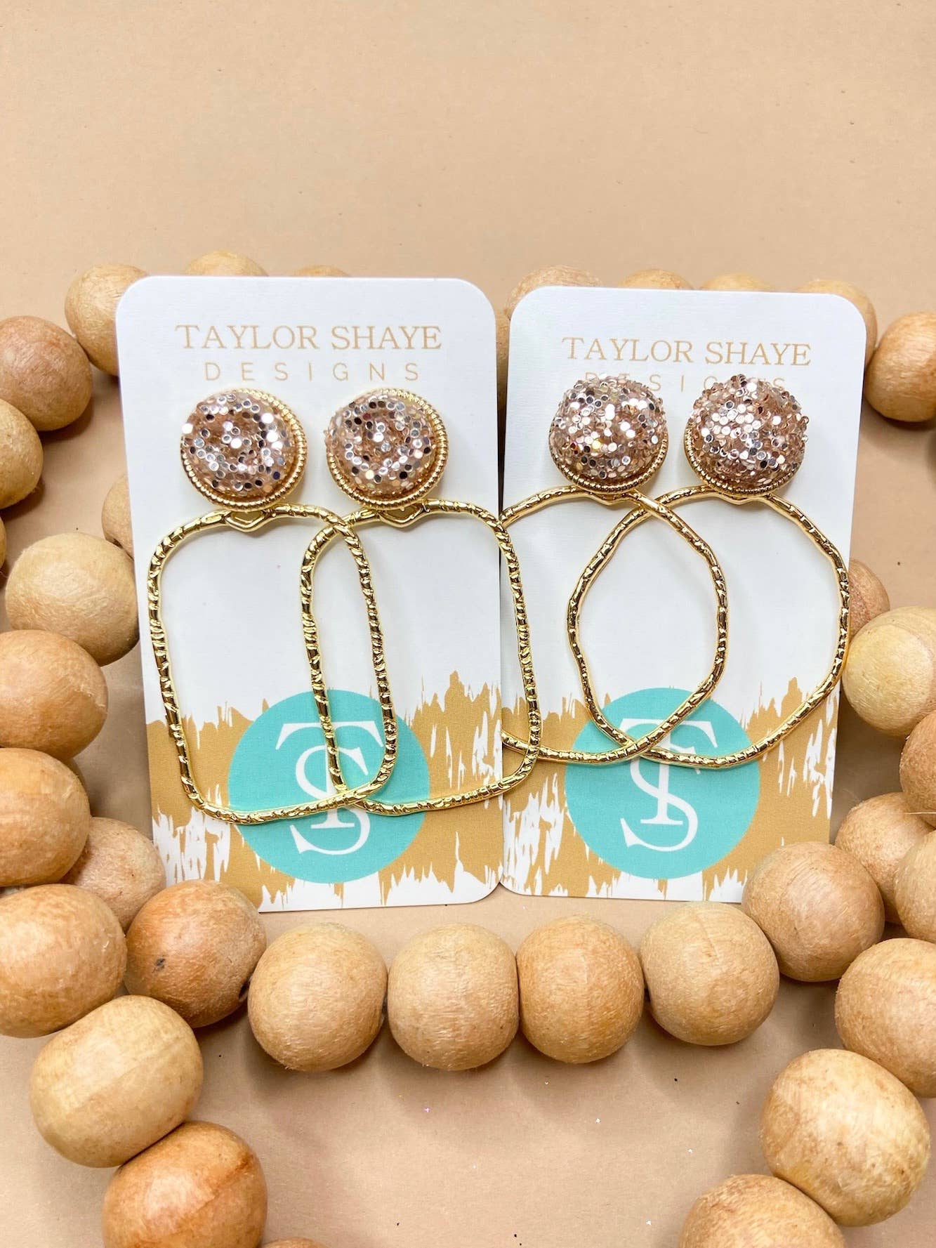 Taylor Shaye Designs - Venta al por mayor Pendientes colgantes - Aros superiores con purpurina9