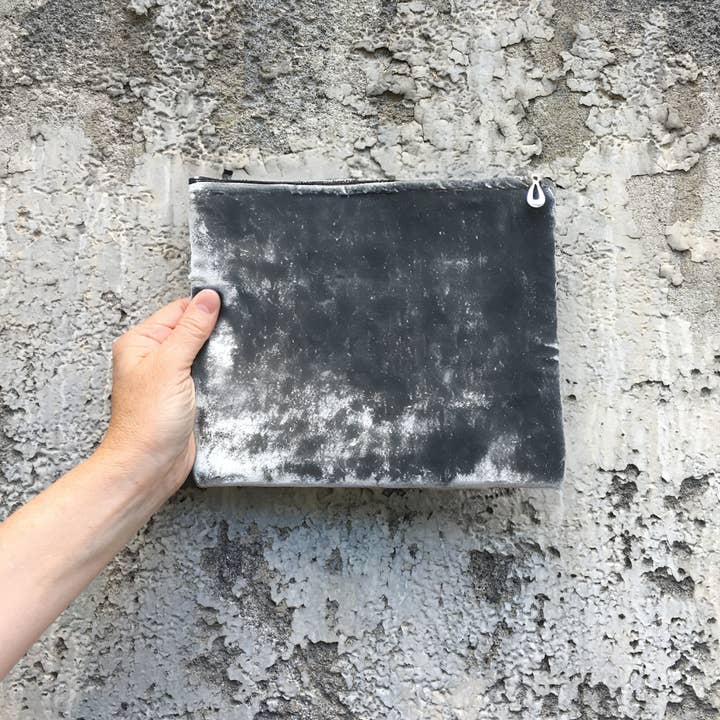 Dana Herbert – wholesale Pouch – Women’s – Silk Velvet Pouch11