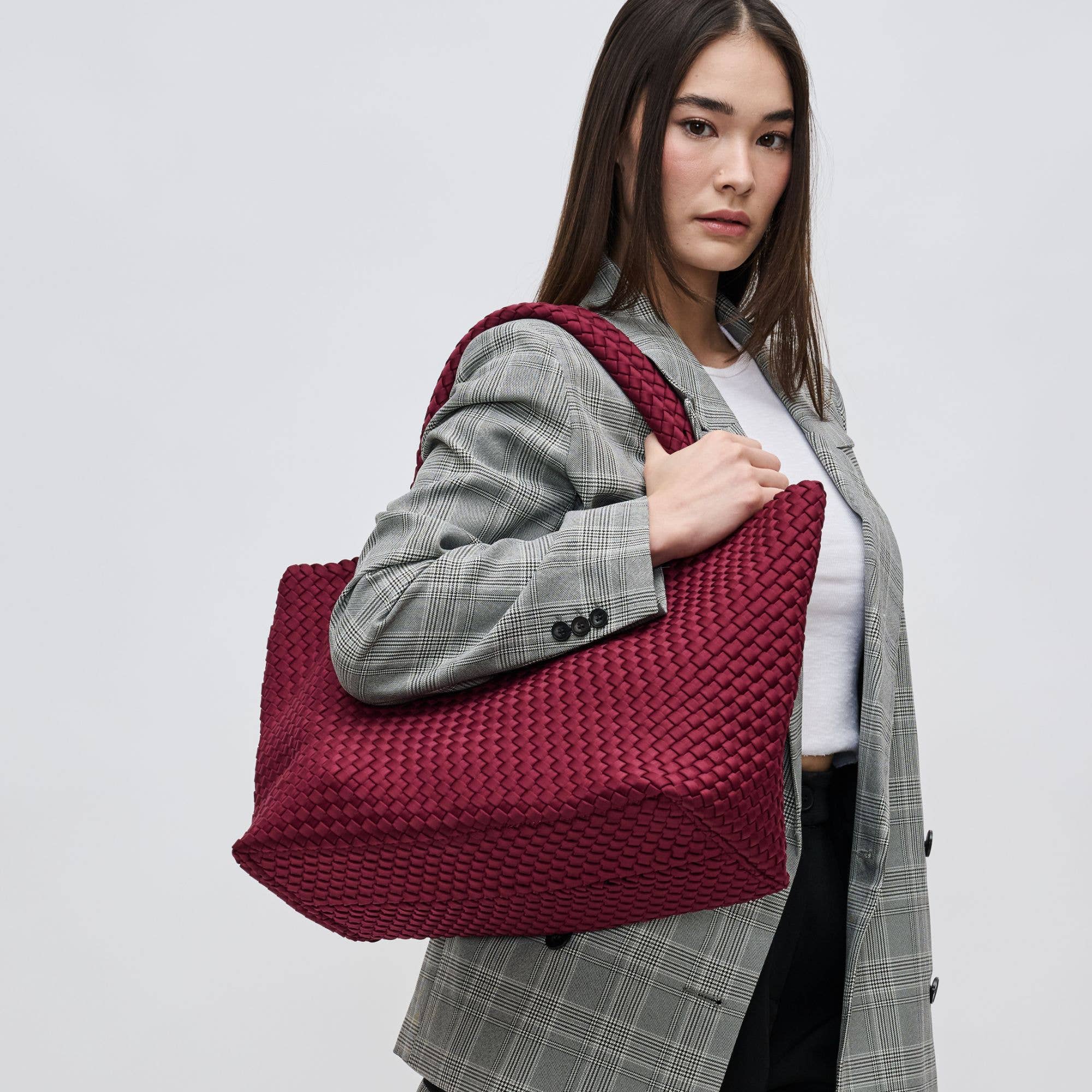 Sol and Selene – Großhandel Tragetasche – Damen – Große gewebte Neopren-Tasche "Sky's The Limit"89