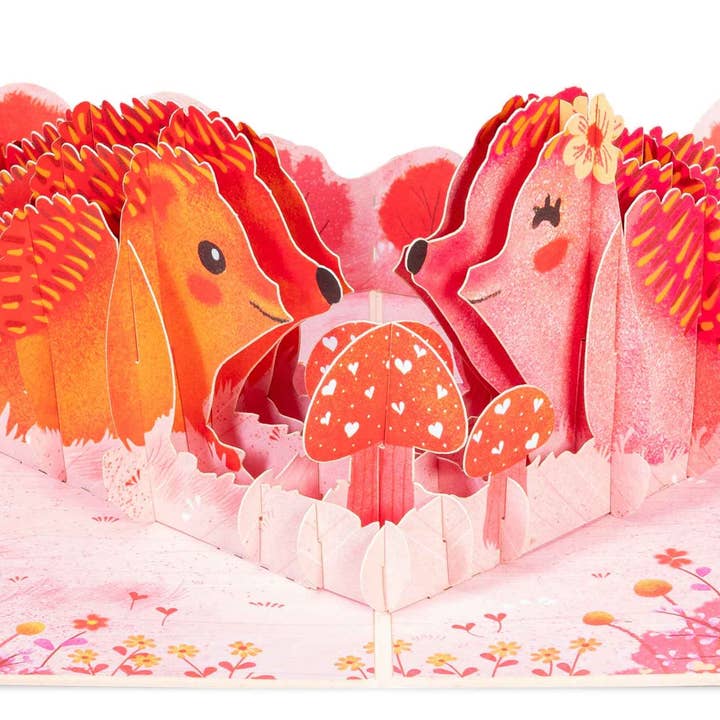 Carte pop-up Love Hedgehog pour la vente par Paper Love