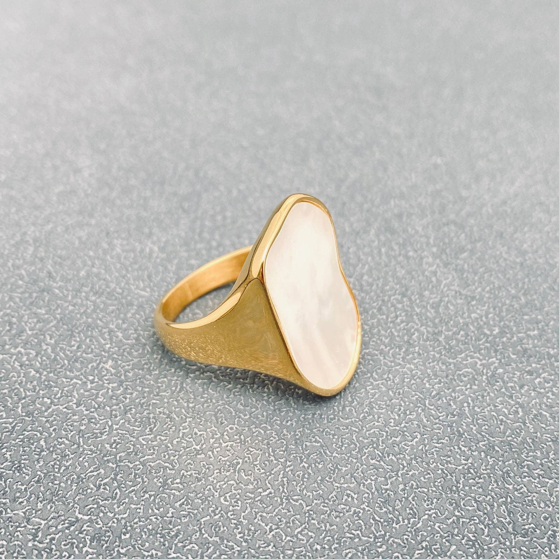 Mio Queena - Wholesale Cocktail/Statement Ring - Shell Geometric 18K Gold Plated Stainless Steel Ring - FGS0