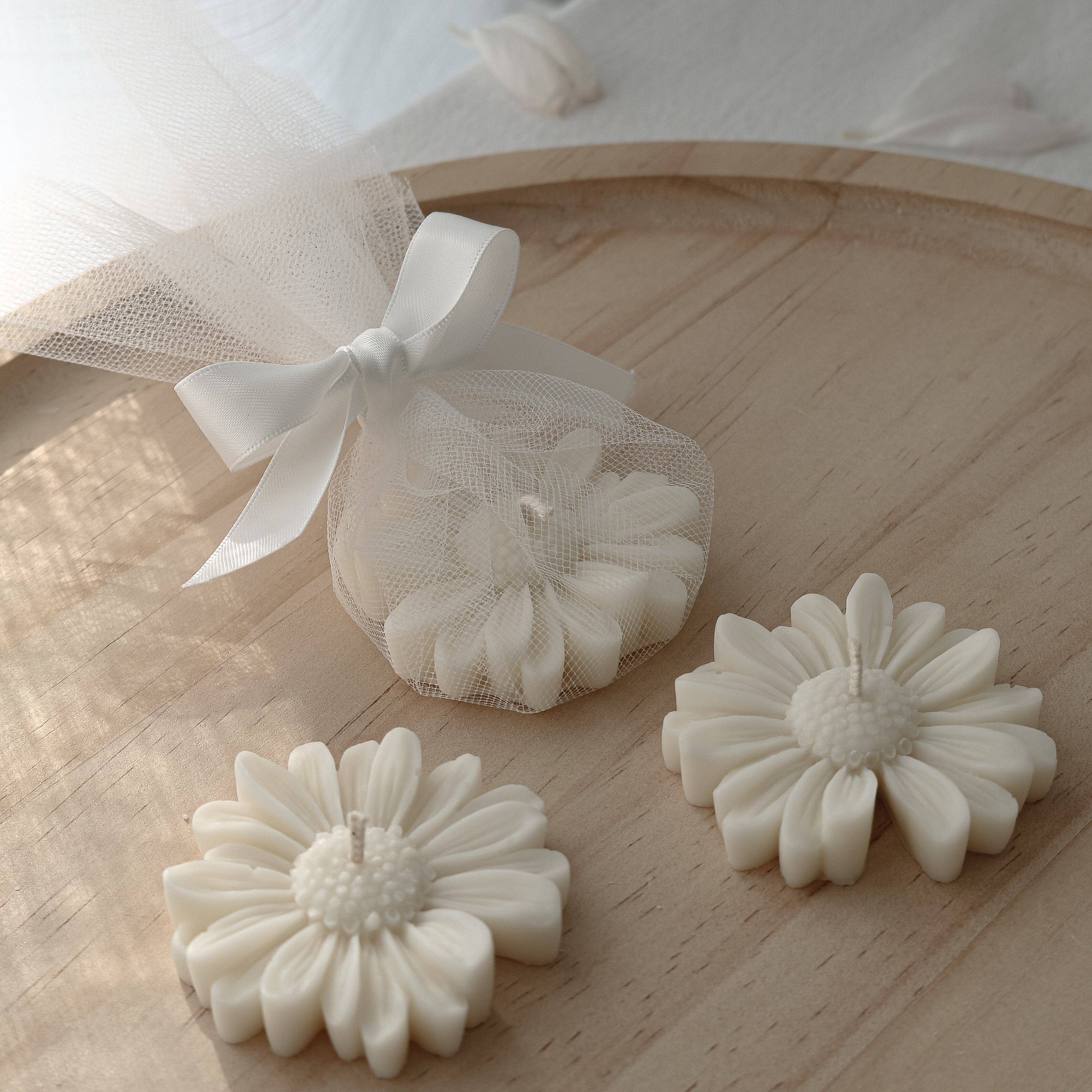 Glowing Harmony Candle Co - Wholesale Novelty Candle - Daisy Candle, Flower candle favors in tulle | Wholesale0