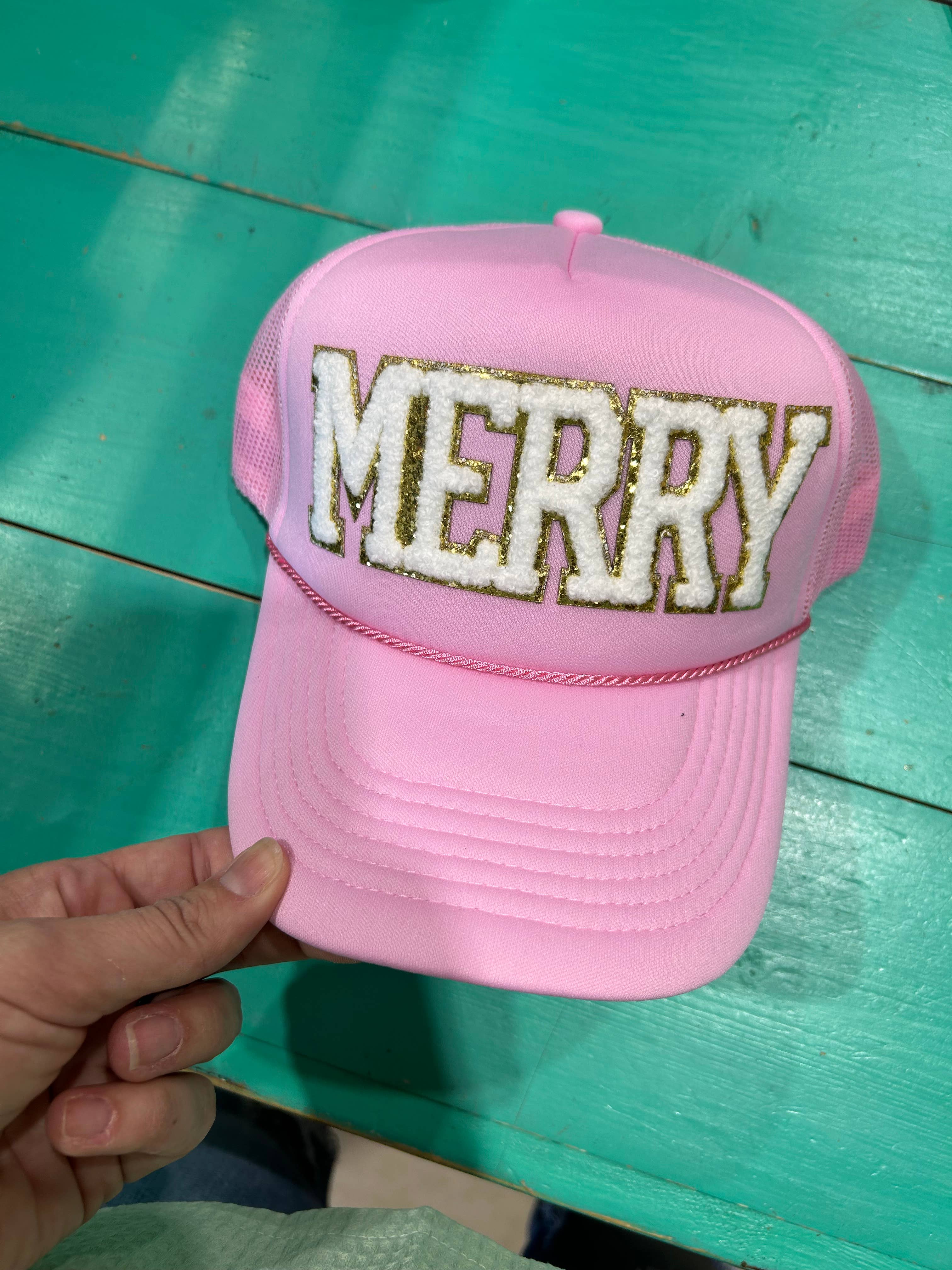 Vibes Hat Company – boné - Mulher por atacado – White Chenille Merry Trucker | Boné de Natal| Feriados | Papai Noel4