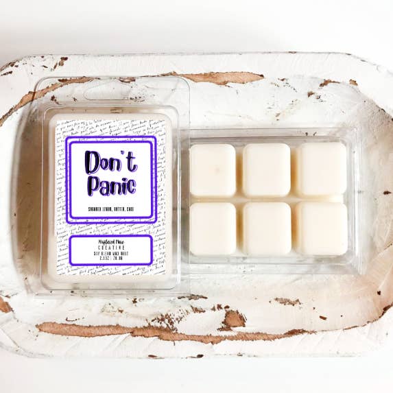 Don't Panic Literary Soy Wax Melts (Pound Cake au citron) pour la vente par Misplaced Muse Creative