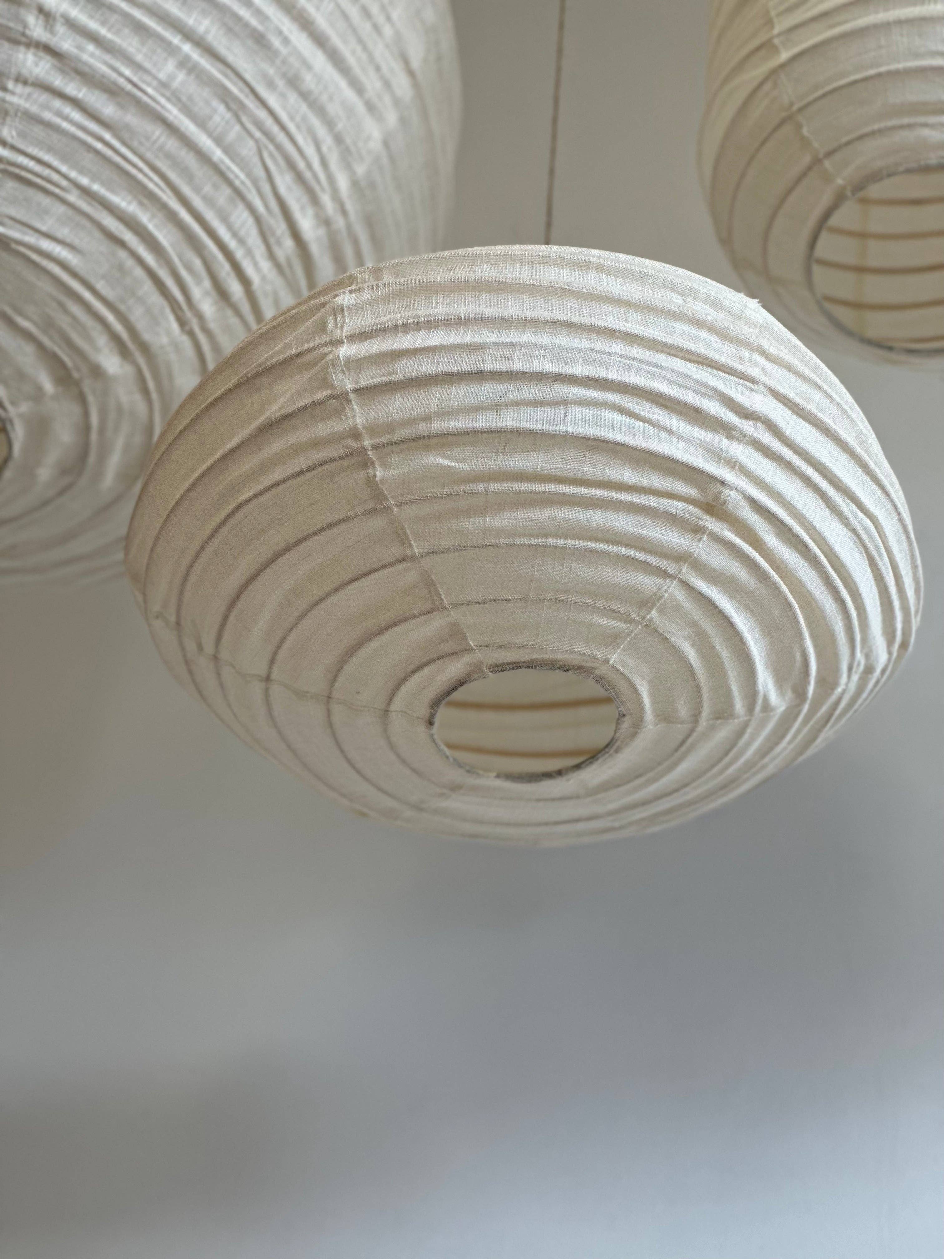 Office Objets - Wholesale Chandelier/Hanging Light - Average Japanese-style oval flattened pendant in rattan and natural linen H30 D4525