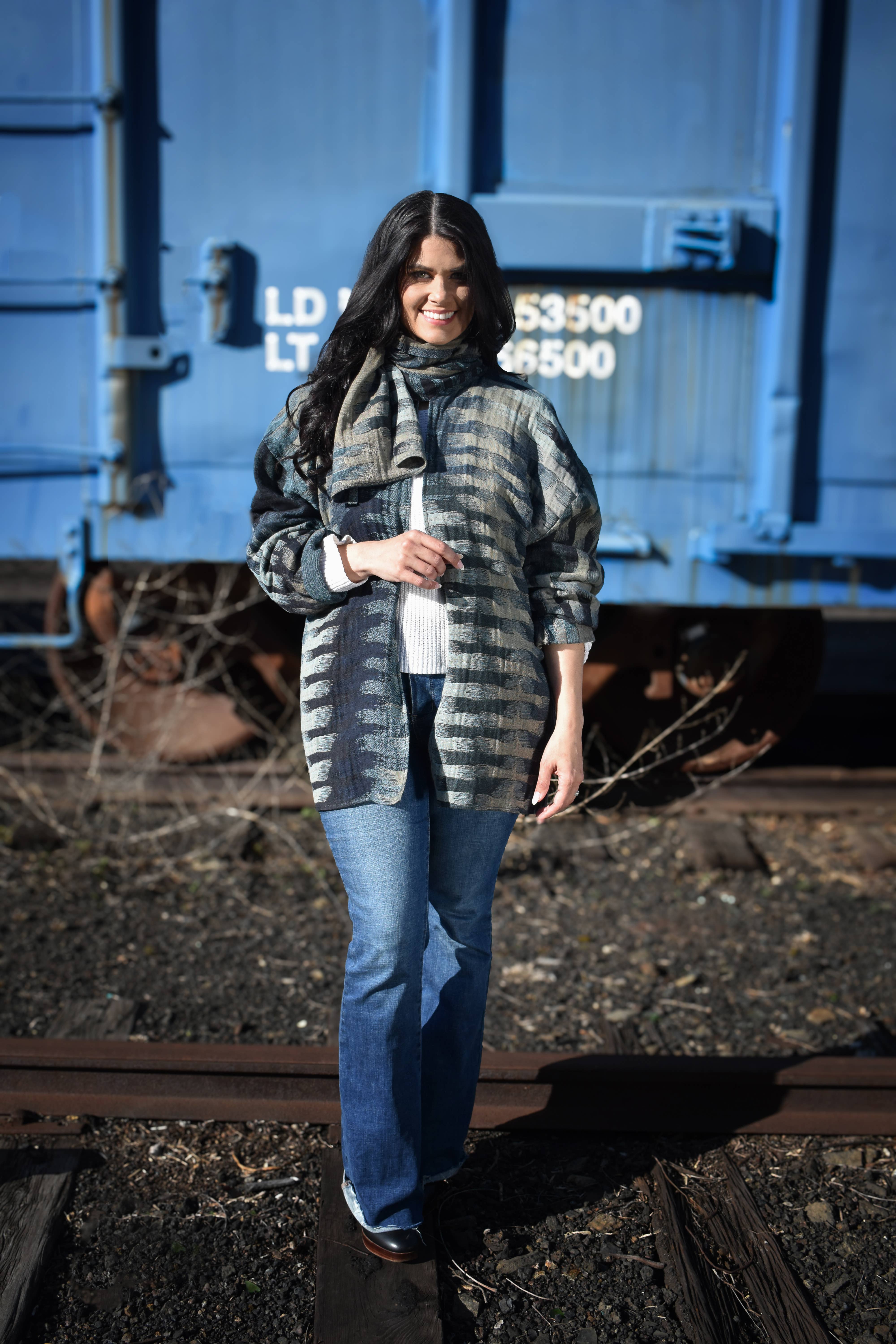 Dupatta Designs - Vente Manteau – femme - Veste-pull ample à fermeture éclair avec écharpe intégrée3