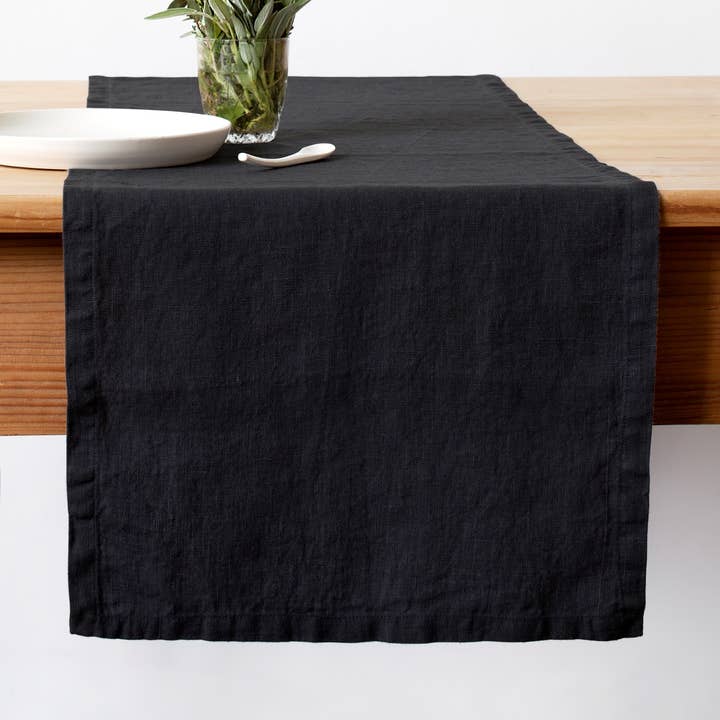 Svart Linne Bordslöpare för wholesale av Linen Tales (We cover U.S. import duties)