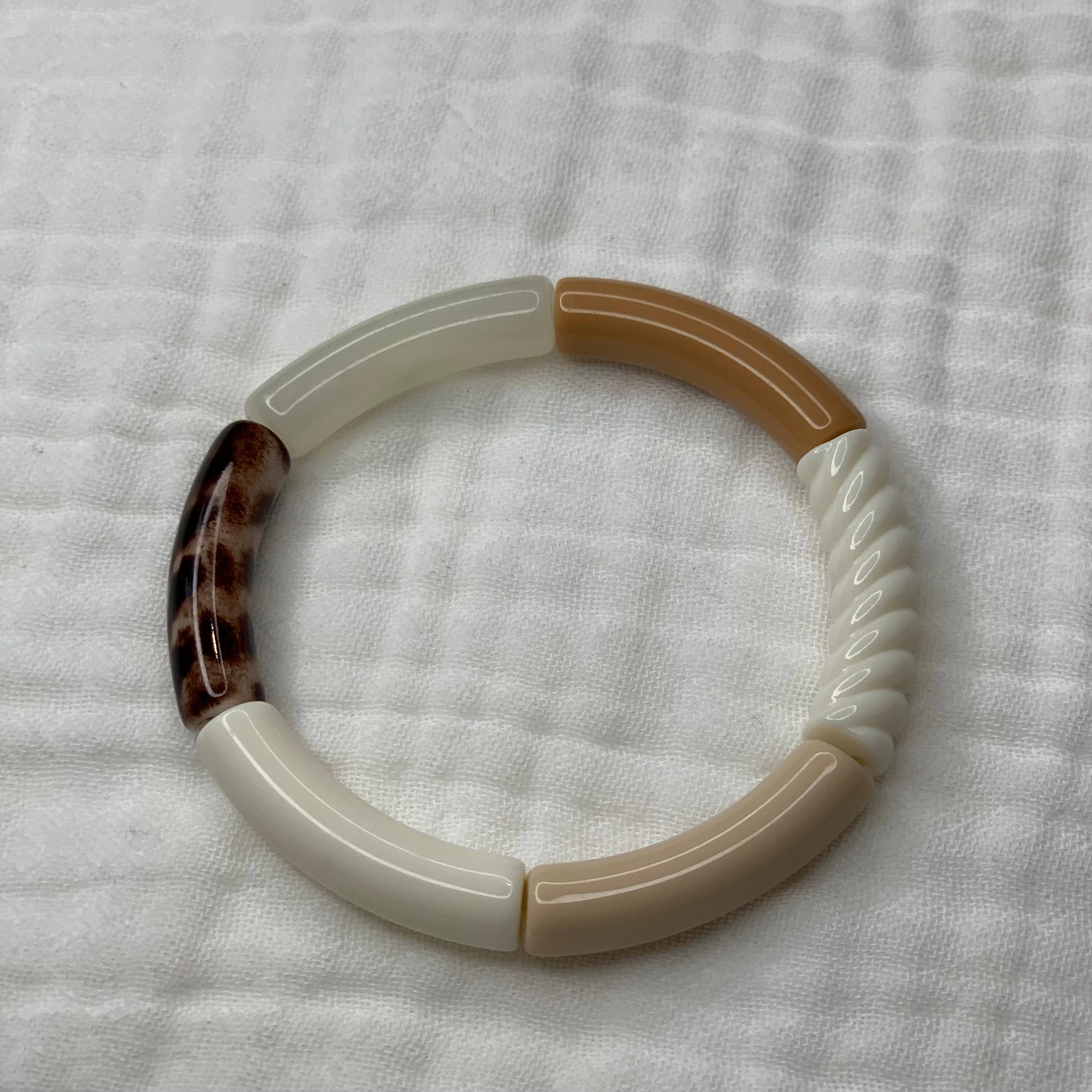 Manacreations – Pulseira de missangas por atacado – Pulseiras elásticas com canos curvos em tons bege e écru3