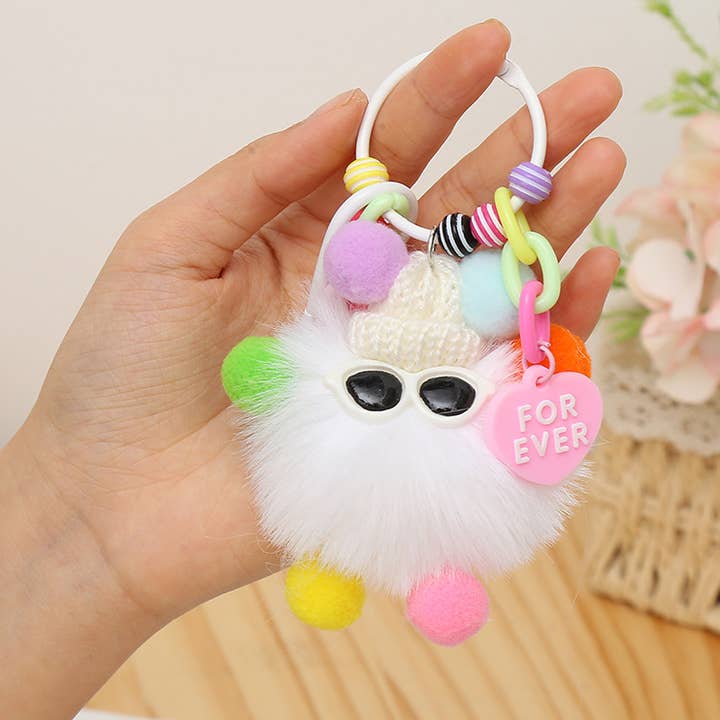 Porte-clés charmant de poupée colorée avec chapeau à gros yeux et pompon ornemental. pour la vente par Eagle Crest Industries Inc.