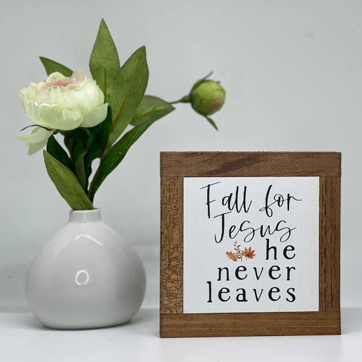 Panneau mural Fall for Jesus He Never Leaves pour la vente par Bog Road Designs