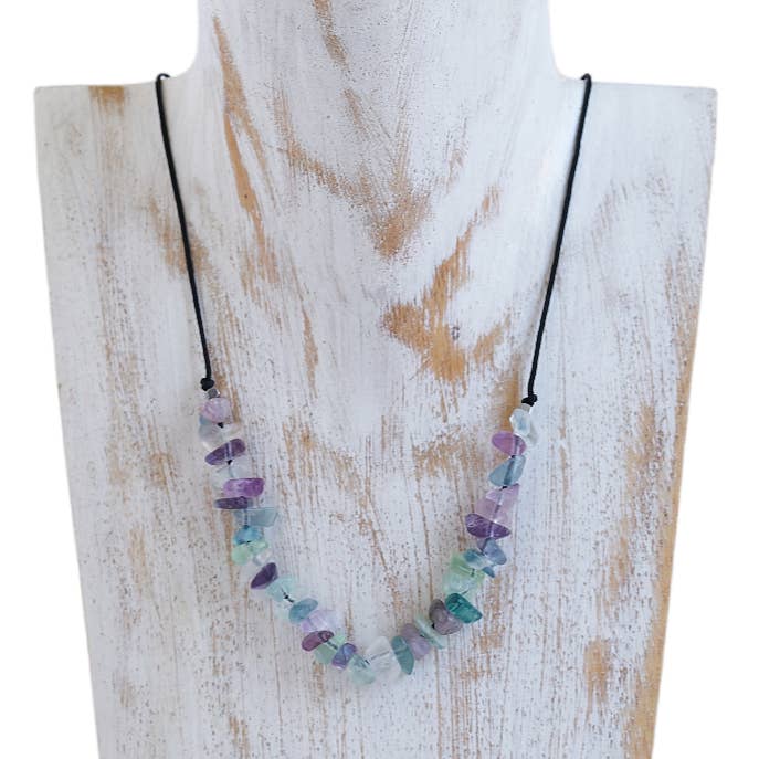 Halsketting van regenboogfluoriet. Natuursteen voor wholesale door Nella & Complements