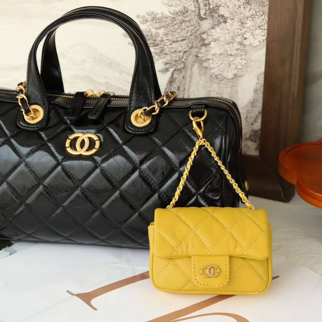 Pretty Persuasions – bolsa tiracolo - Mulher por atacado – PL25034 Mini Carteira com Pendente em Pele com Costura de Acolchoado10