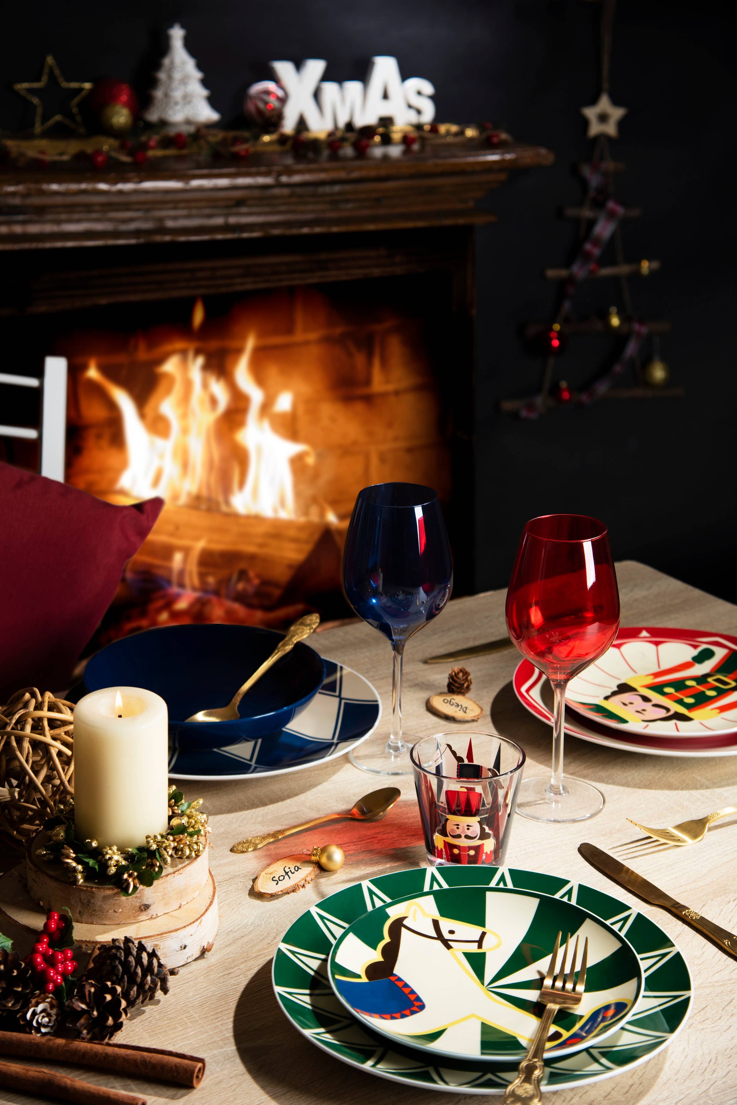 multicolour 18-Piece Vintage Christmas Dinnerware Set for wholesale on Faire9