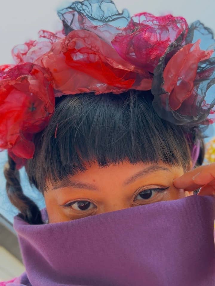 Serre-tête en organza Dark Garden pour la vente par Hello Darling