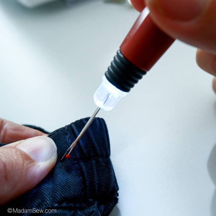 Madam Sew – Großhandel Kreuzstich-/Stickzubehör – Beleuchteter Nahttrenner — Nähte einfach entfernen3