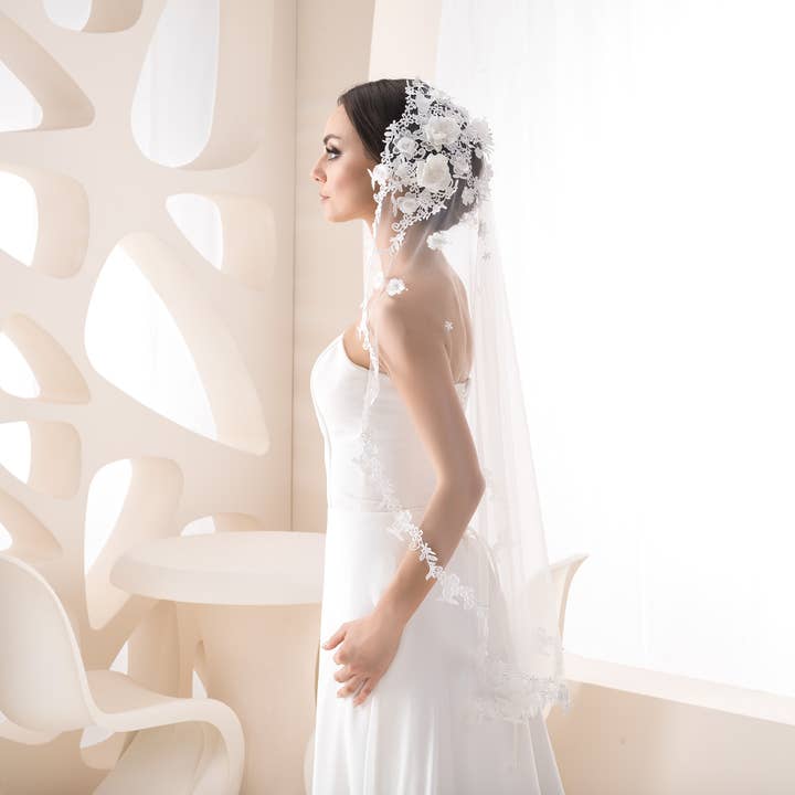 Veil with Embroidery Lace for wholesale by Bajabella