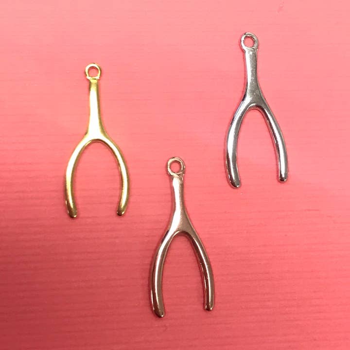 Petite breloque en forme de triangle en or, breloque en forme de triangle en argent sterling, R pour la vente par The Bead Bazaar