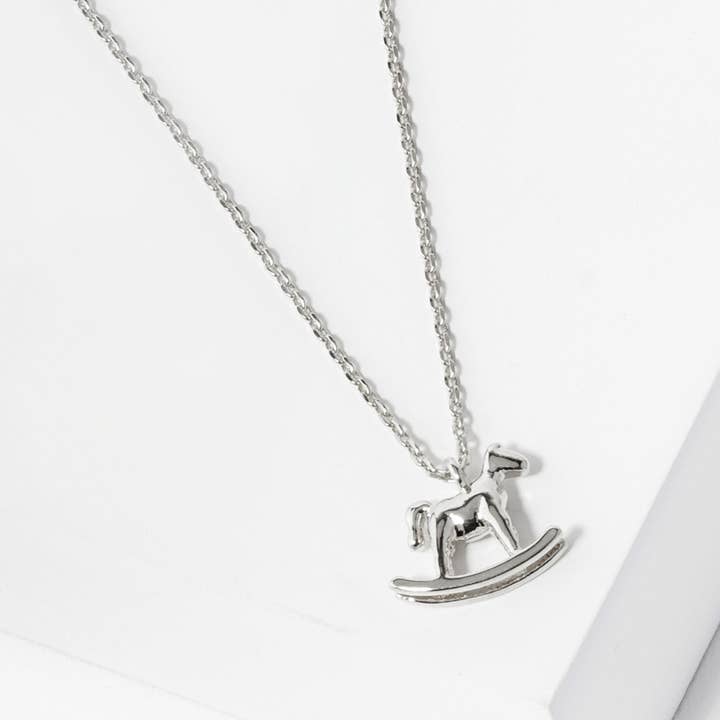 SOPHIA WHOLESALE – Großhandel Kette mit Anhänger/Charm – Up N Down Charm-Halskette mit Pferdereiten