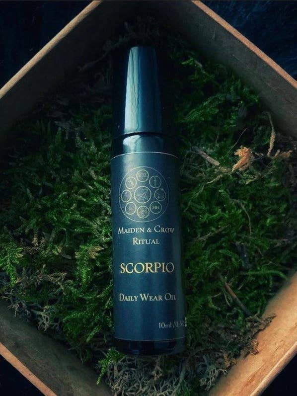 Scorpio astrologisk olja för wholesale av Maiden and Crow Spiritual Apothecary