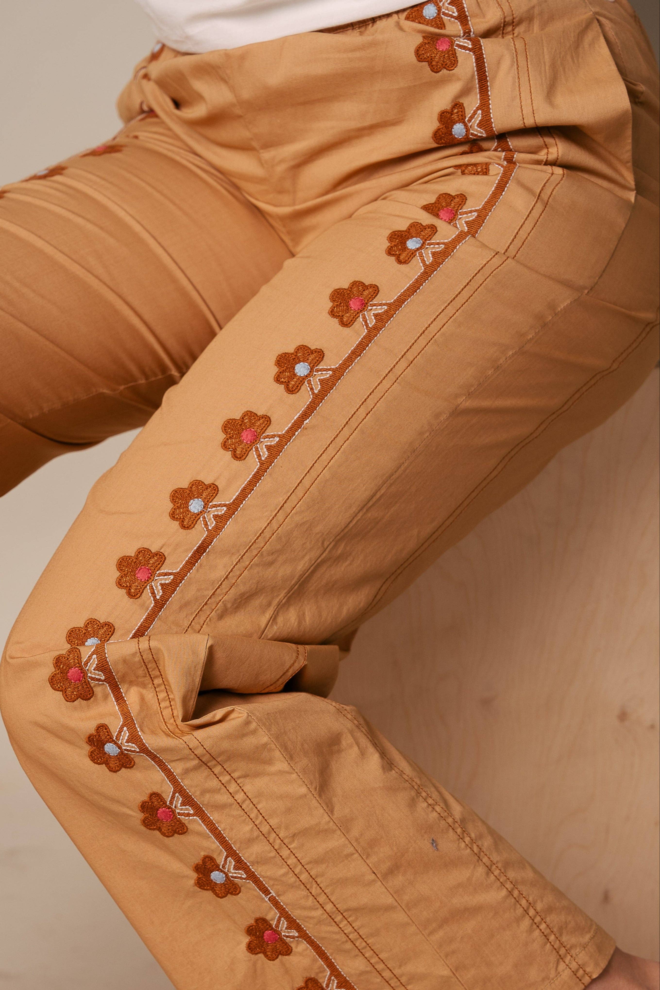 Kapda Casa - Wholesale Pants - Women's - Pantalón Caramel-Pantalón Recto Bordados1