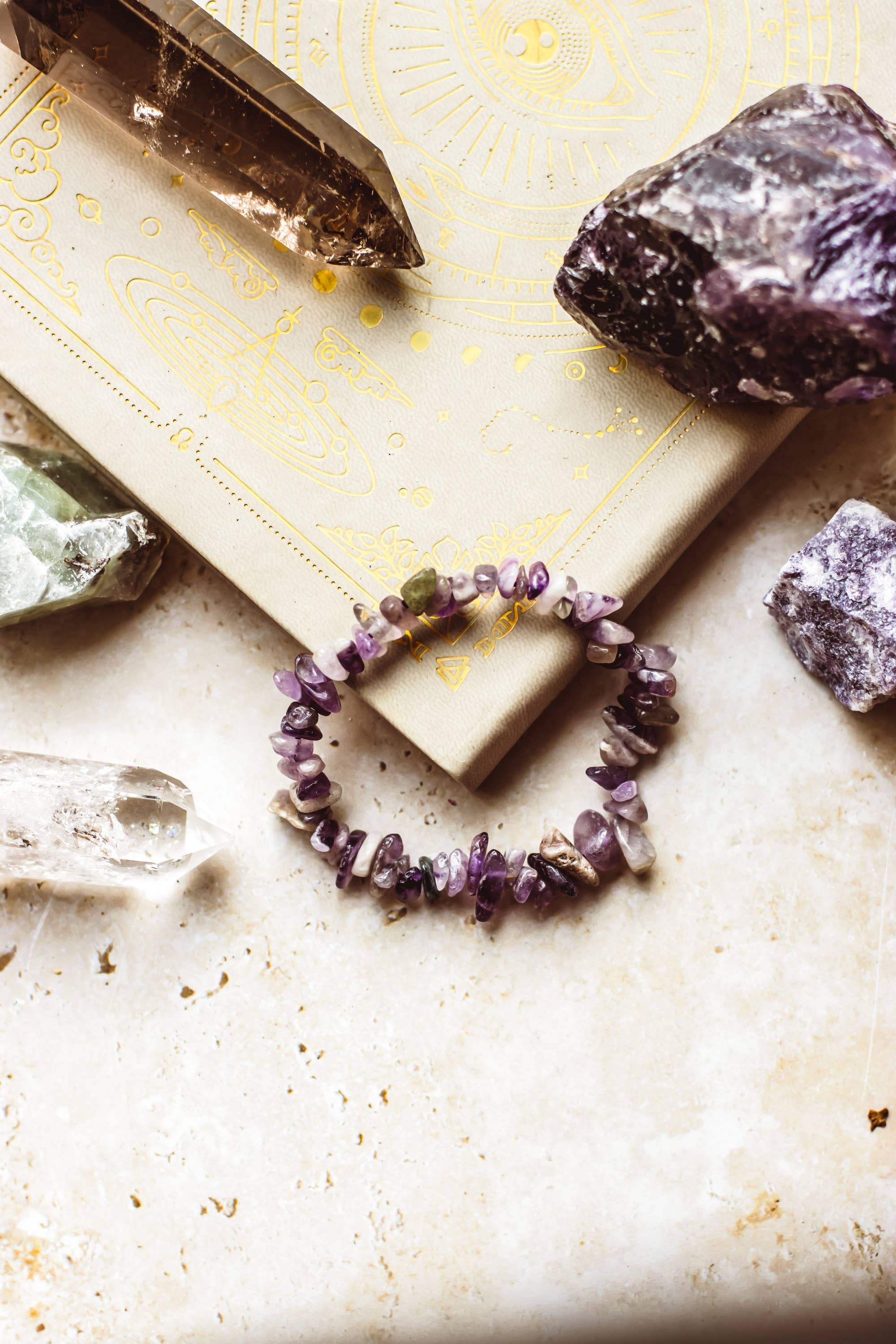 Mindful Living Co. – Großhandel Perlenarmband – Armband aus natürlichen Kristall-Edelstein-Chips | Kristallschmuck0