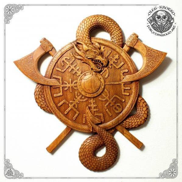 SCUDO DEL DRAGO. Splendido pezzo d'arte norrena. per la vendita all'ingrosso da parte di Forged In Wood