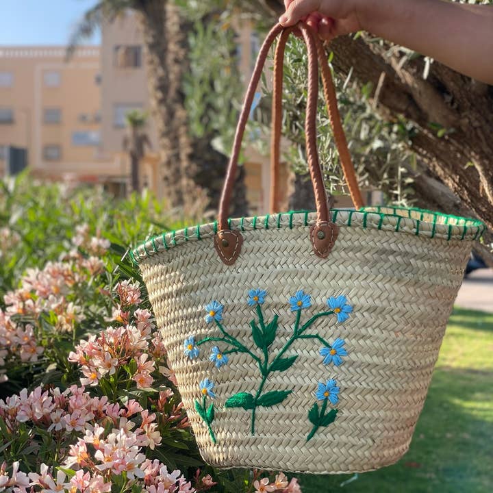 Sac en paille avec art de fleurs et feuilles for wholesale by Terracotta Design LTD