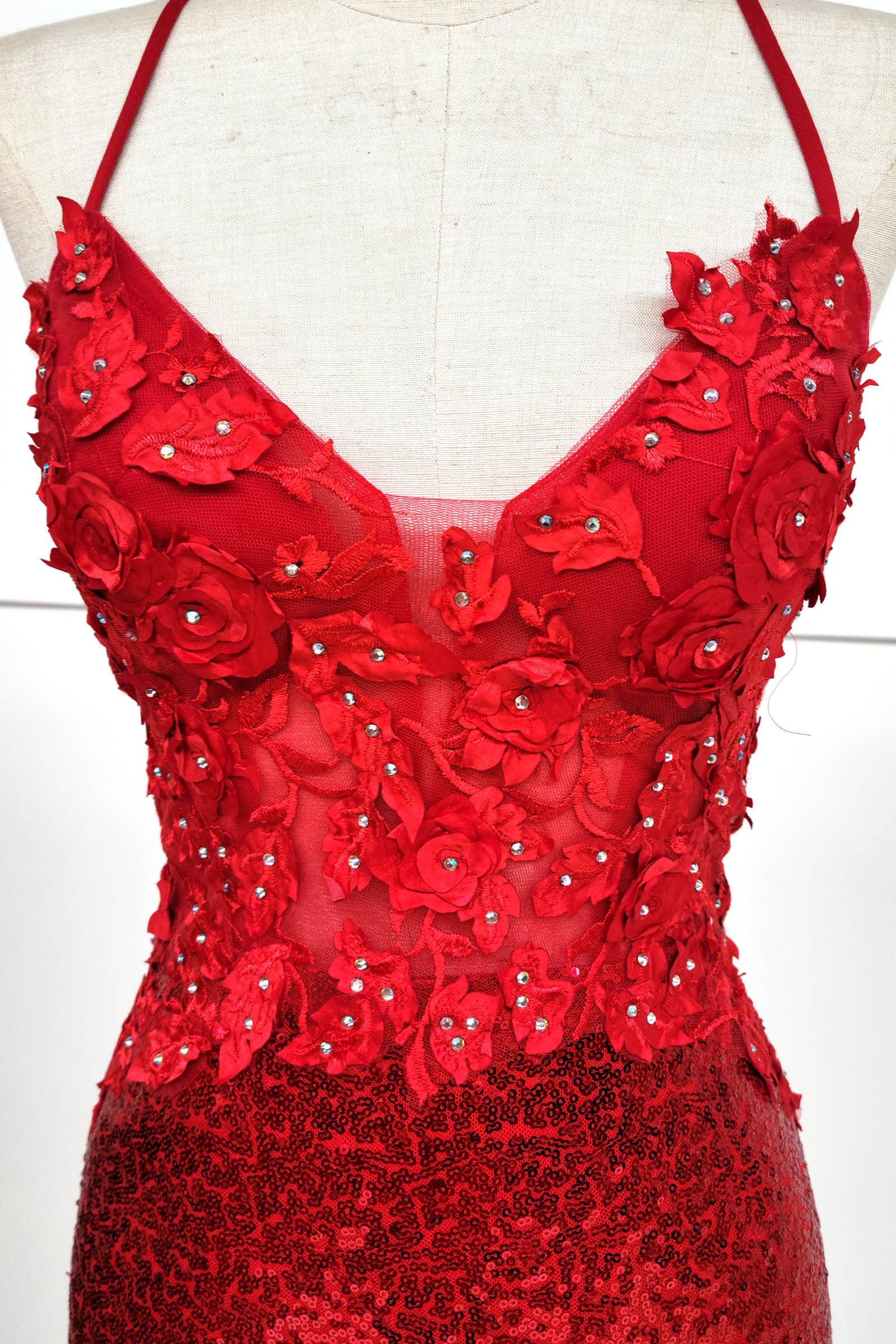 Chicas - Vente Robe – femme - Robe courte à paillettes et broderies florales C80840