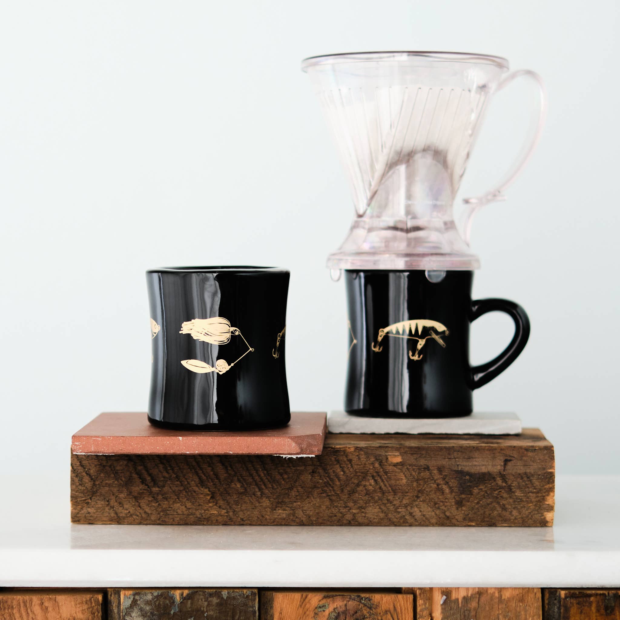 Vital Industries – Engroshandel Kaffekrus – Fishing Lure Diner Krus, Sort1