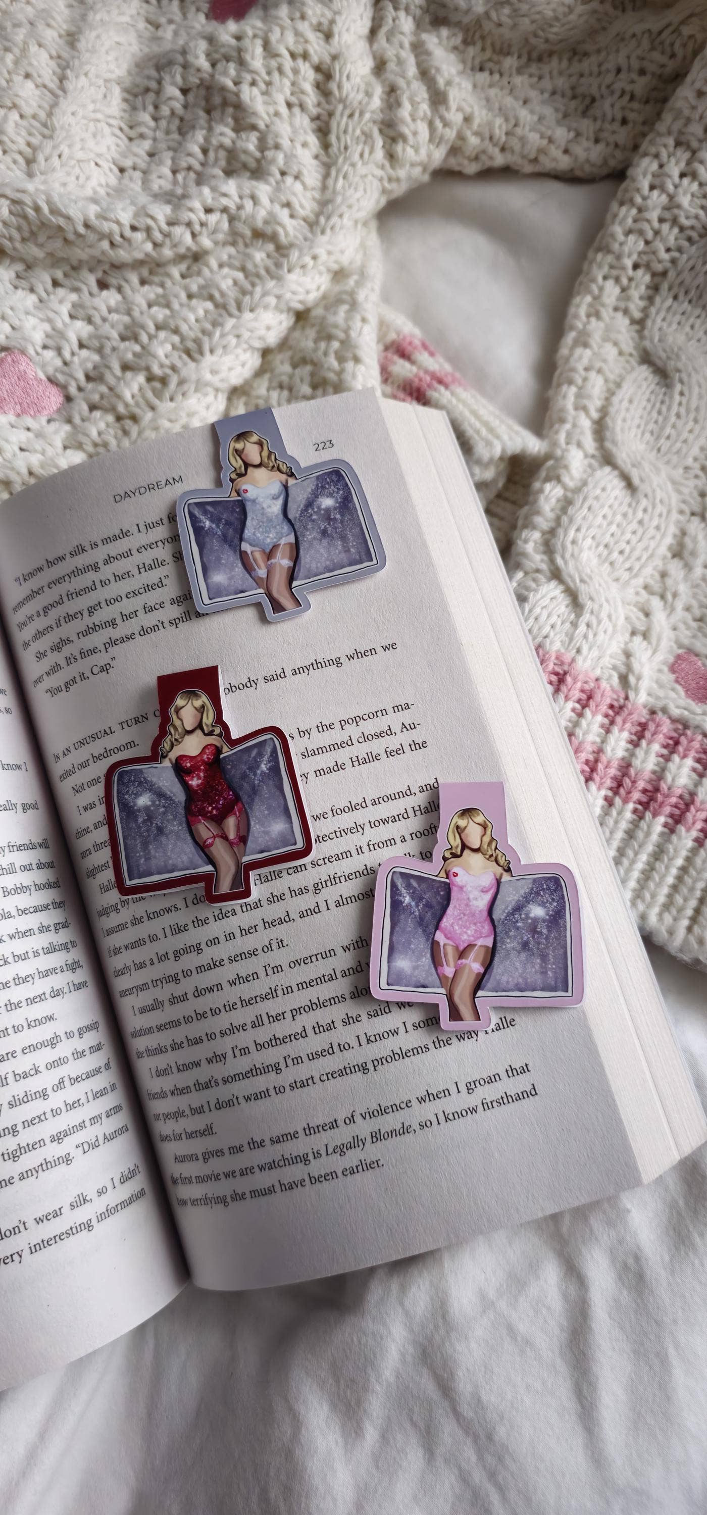 Like Starlight Studio - Wholesale Bookmark - Sabrina Carpenter Short and Sweet Magnetic Bookmarks3