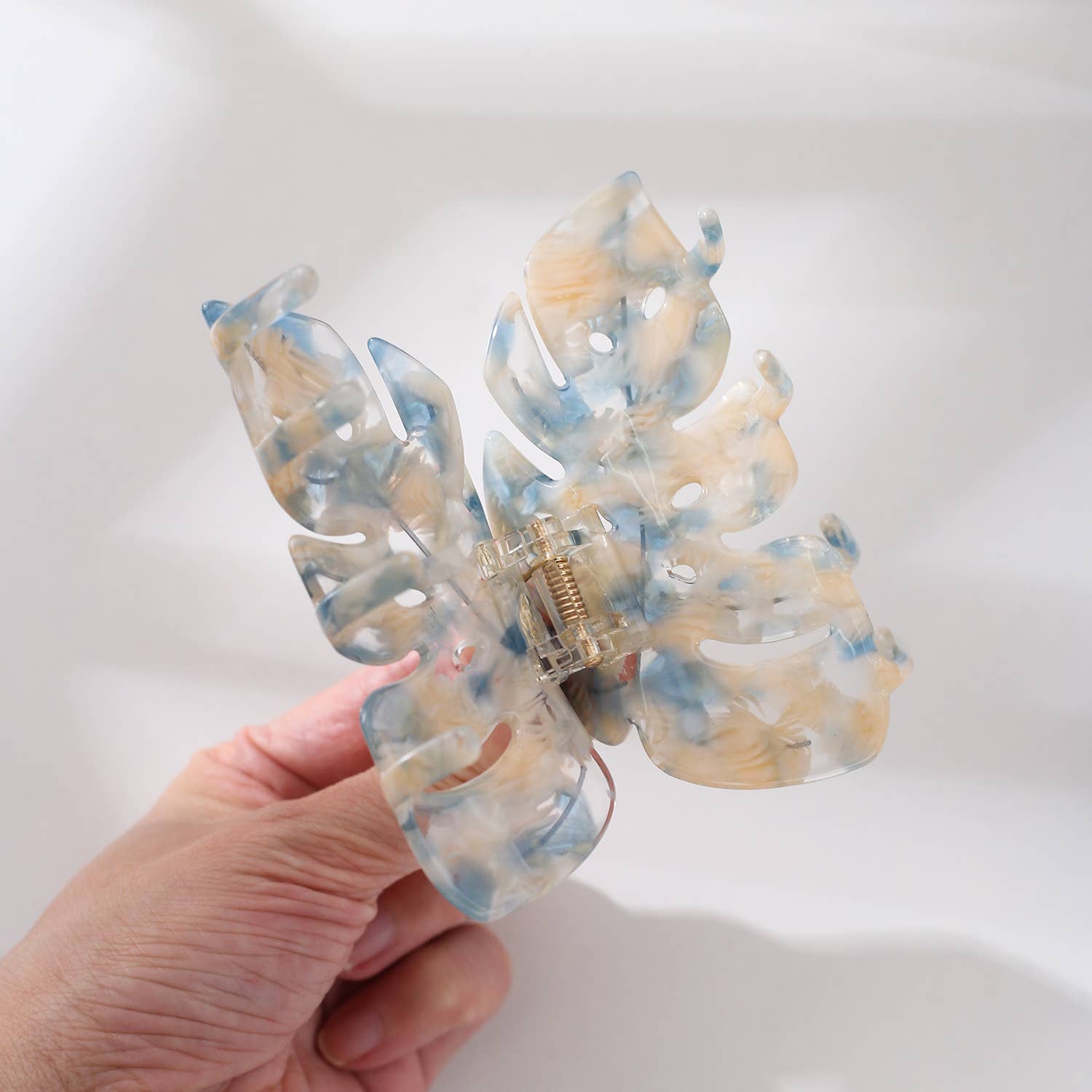 Assorted Monstera Leaf Claw Clip - Large for wholesale on Faire3