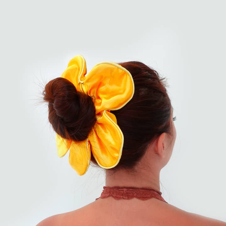 Big Daisy Yellow Scrunchie för wholesale av Have A Nice Day