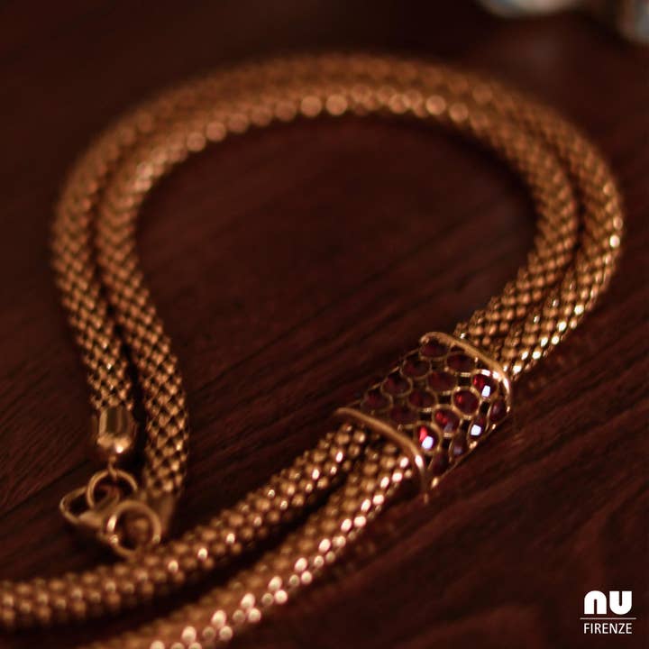 Handgemaakte gouden kwastketting, statement-sieraad in vintage-stijl met kristalaccent voor wholesale door NU FIRENZE