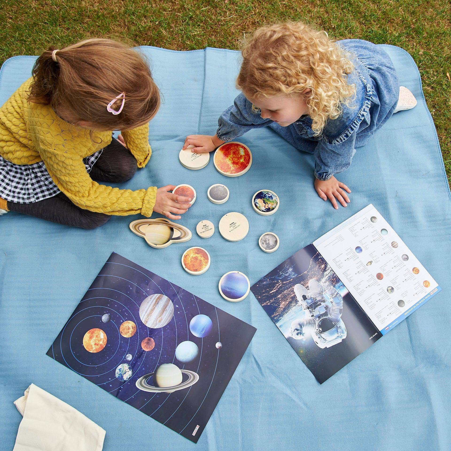 Commotion (Europe) BV – Großhandel Holzspielzeug – Kinder – Holzscheiben des Sonnensystems – 11er-Set1