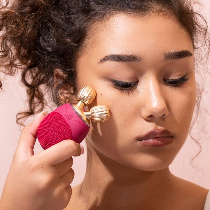 LUCE Beauty – Großhandel Elektronische Hautpflegegeräte – Reinigende Gesichtsbürste, Massagegerät und Rolle — reisetauglich4