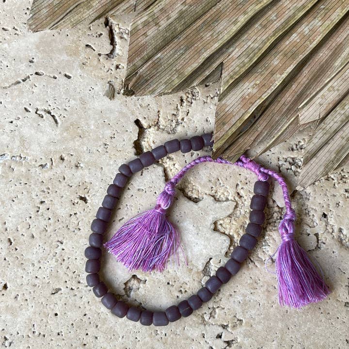 Nakoa The Label - Vendita all'ingrosso Bracciale con perline - Braccialetto con nappine e perline di vetro - Aiea - Viola