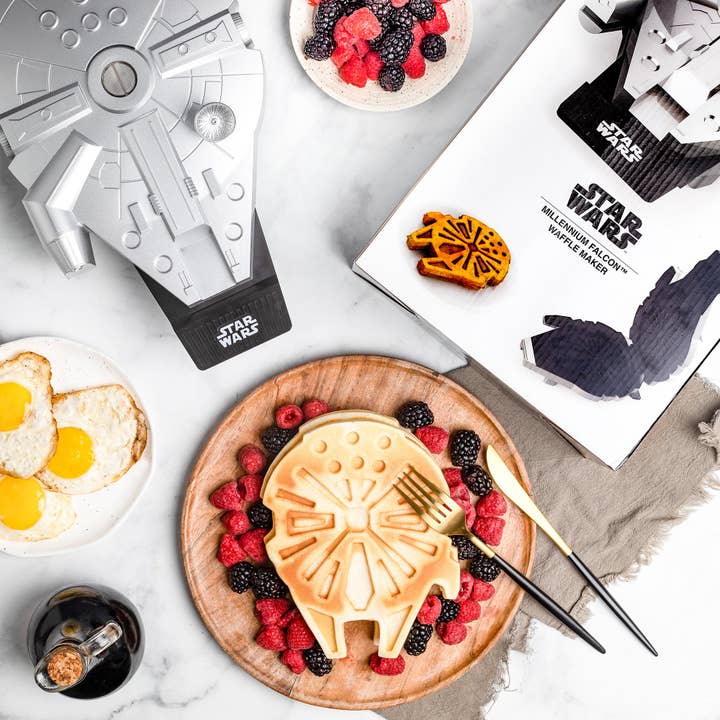 Uncanny Brands - Wholesale Kitchen Appliance - Uncanny Brands Star Wars Deluxe Millennium Falcon Waffle Maker1