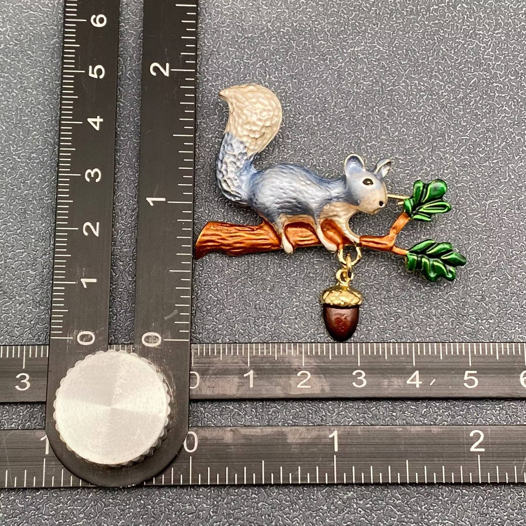 Mio Queena - Wholesale Brooch - Enamel Squirrel Picking Nut Brooch4