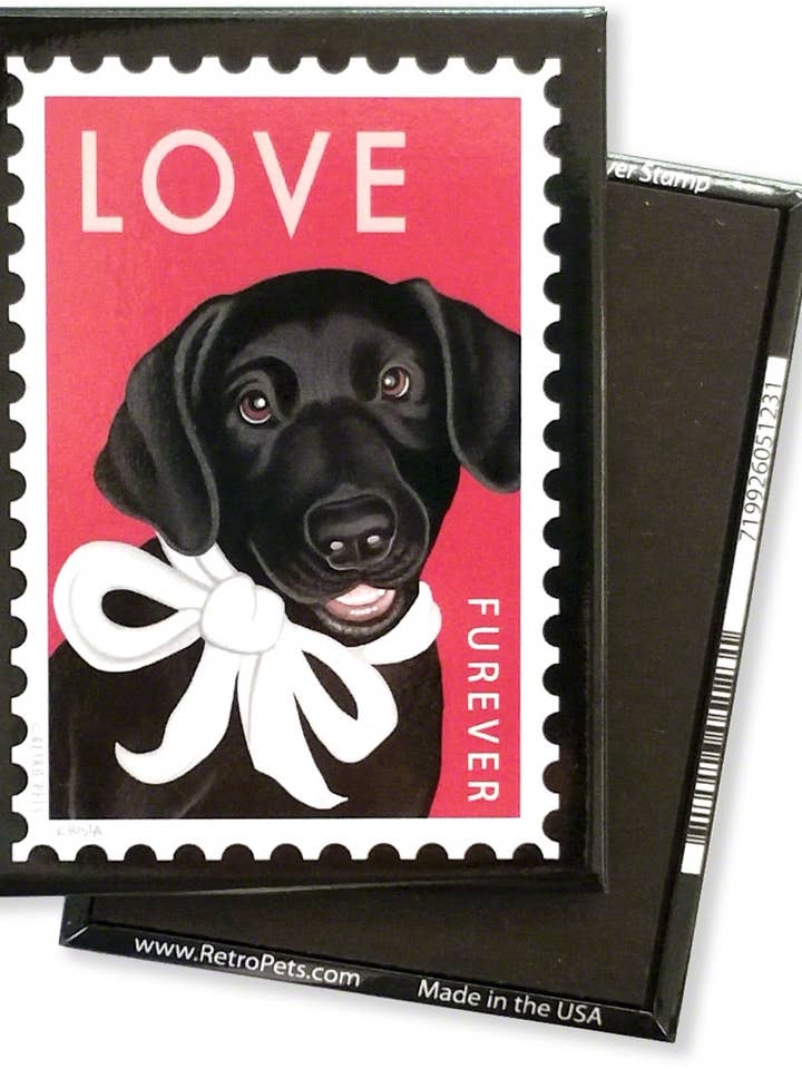 Confezione da 4 magneti per frigorifero 'Furever Stamp' con Labrador nero per la vendita all'ingrosso da parte di Retro Pets