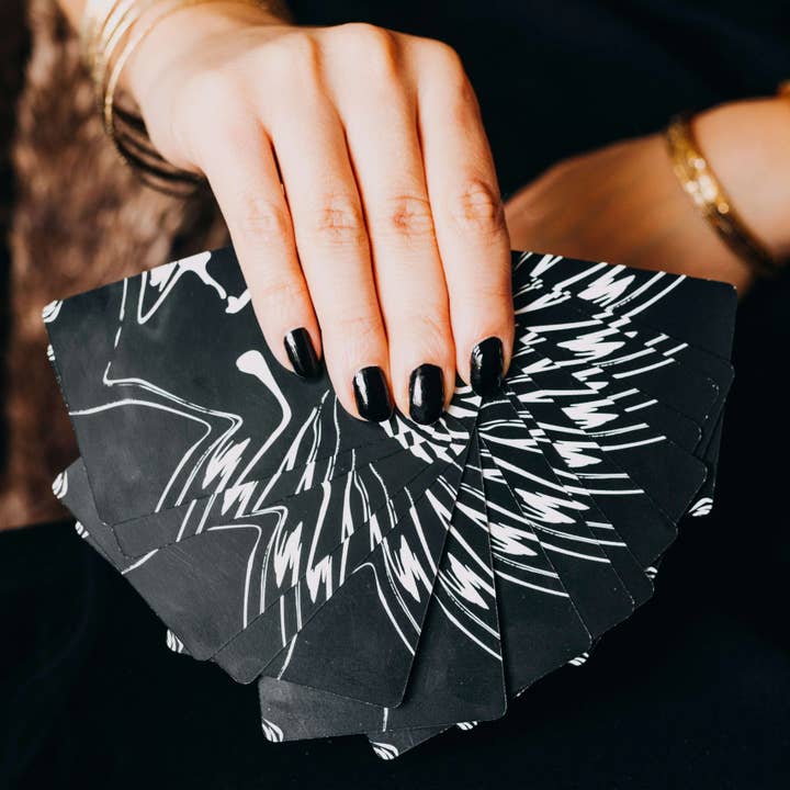 LA MUCI DESIGN - Wholesale Tarot Cards - Rêveuse Lenormand Deck – 36-Card Mystical Black & White Card6