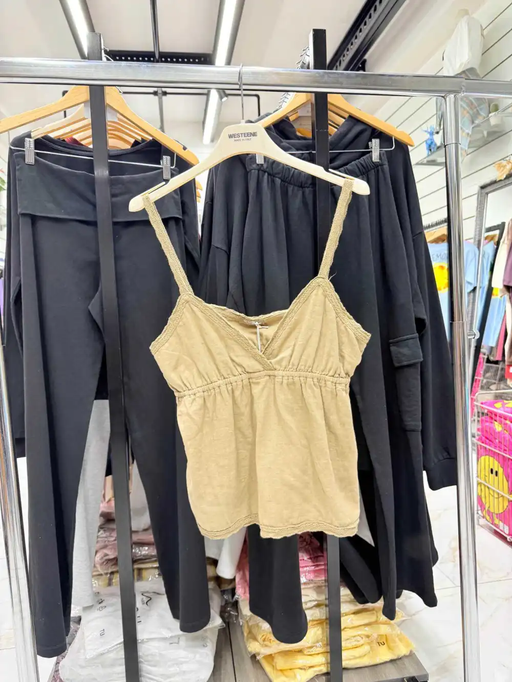 Caqui Blusa de linho estilo camisola para venda a revendedores na Faire1