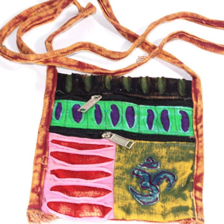 Sac à bandoulière Jhola Om Patchwork pour la vente par Wild Lotus